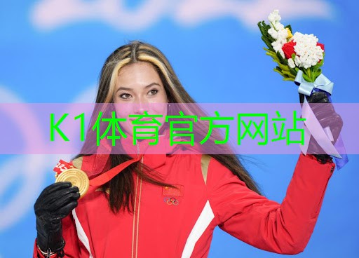 别再局限于室内健身，公园翻单杠打破运动束缚！